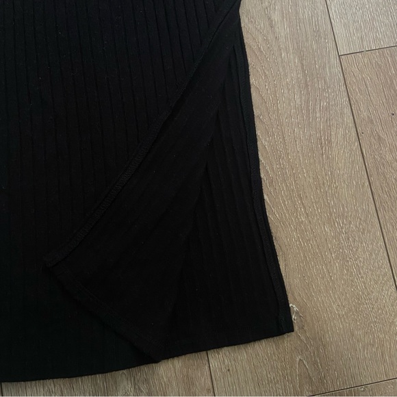 Elegant Black Long Sleeve Dress - Picture 2 of 5